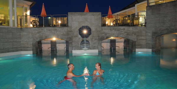 Therme 1 Bad Fussing Mit Saunahof Fotos Bilder Thermalbad Thermen Bad Fussi...